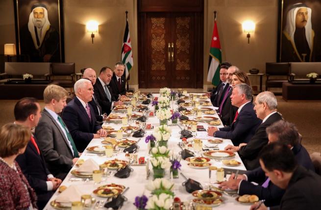 Вице-президент США Пенс проигнорировал позицию иорданского монарха