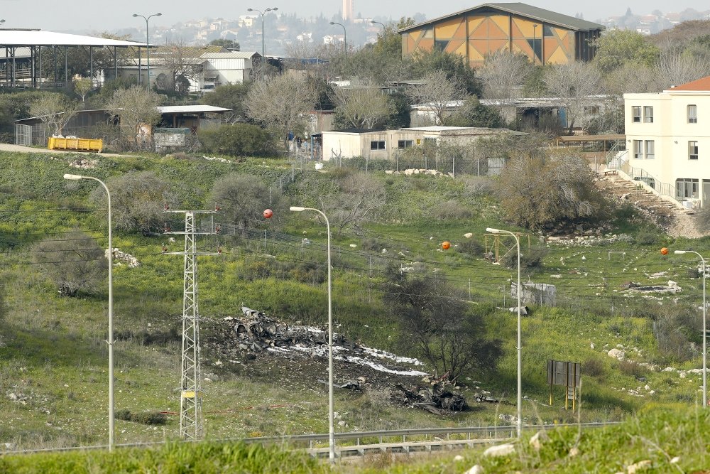 Обломки израильского самолета, сбитого ПВО Сирии. Фото AFP