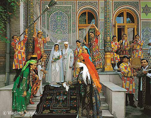 На фото: традиционная узбекская свадьба