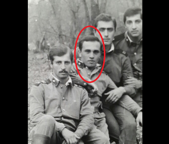 Вугар Аскеров - второй слева