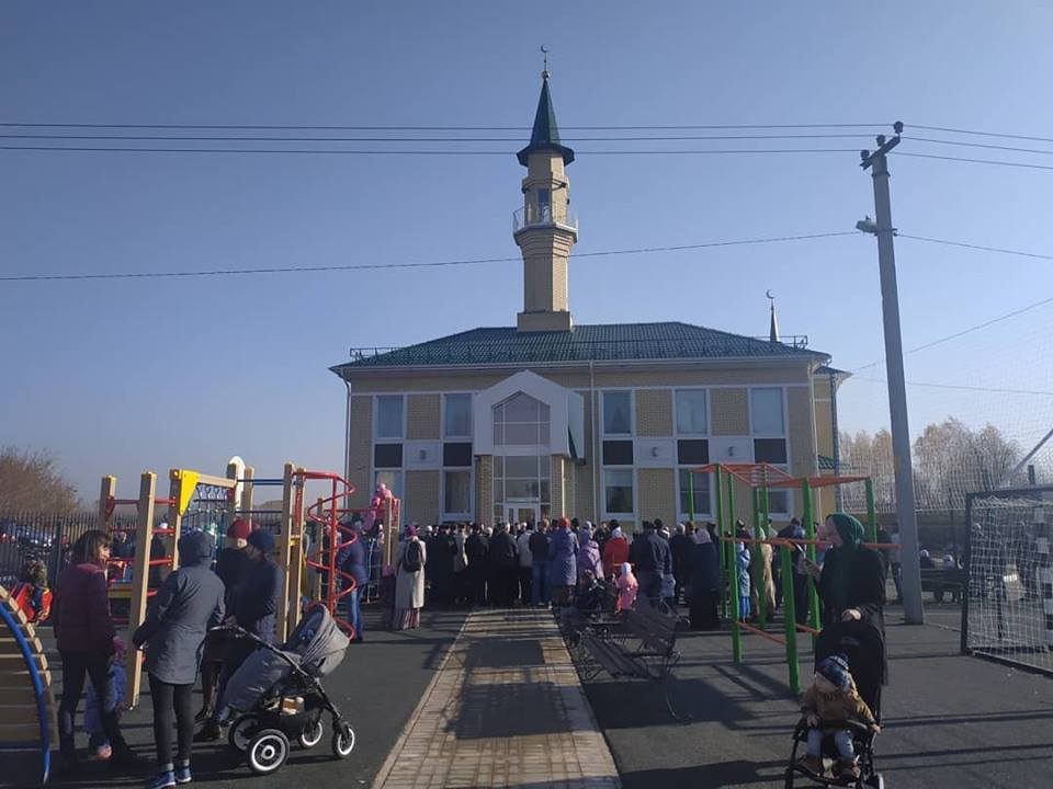 Мечеть со спортивной площадкой