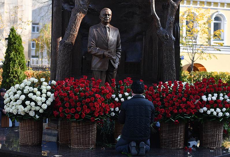 Памятник Каримову открыт в Москве. Фото: РИА Новости