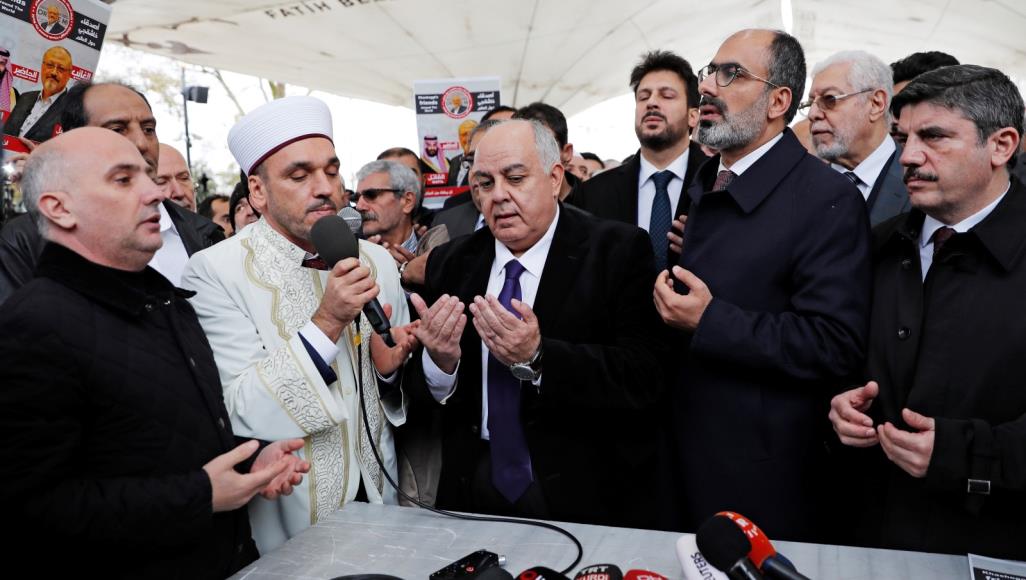 Участники поминальной молитвы в Стамбуле