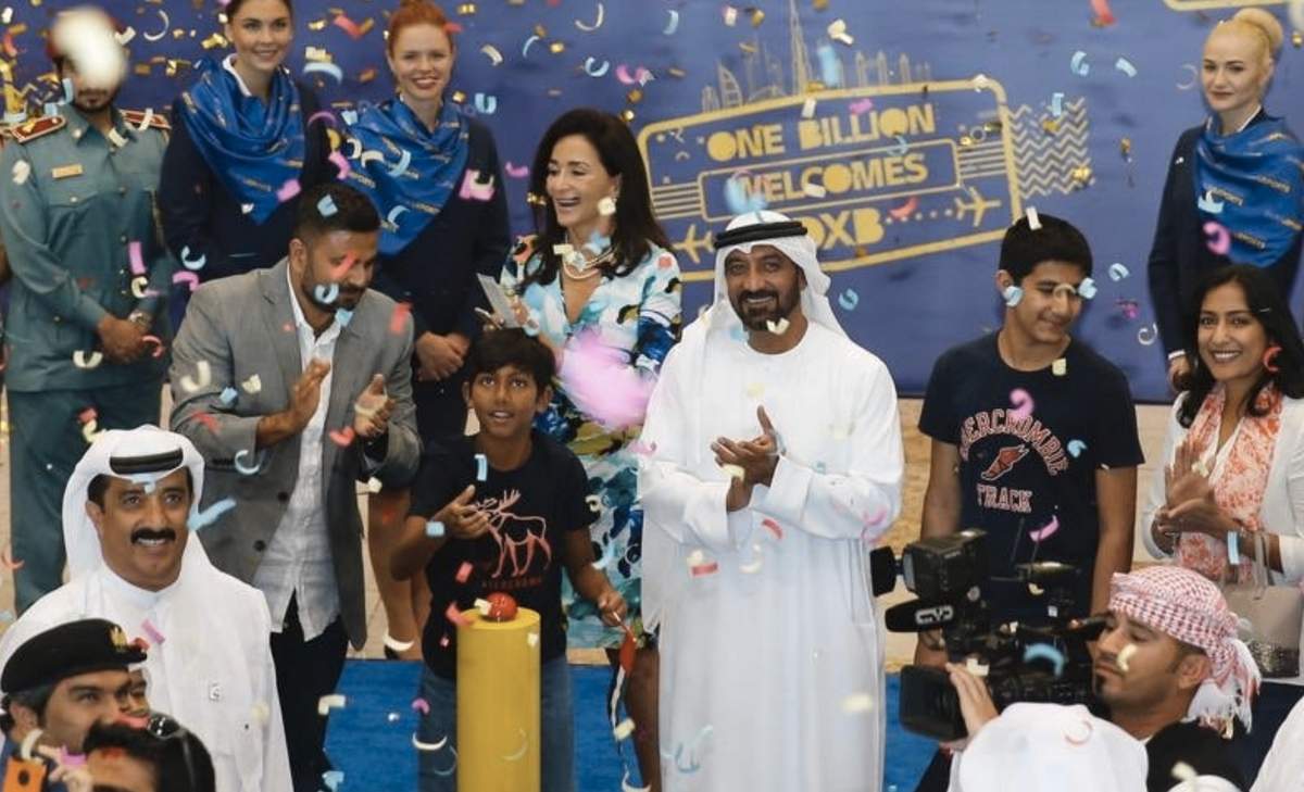 Торжественная встреча миллиардного путешественника в Дубае
