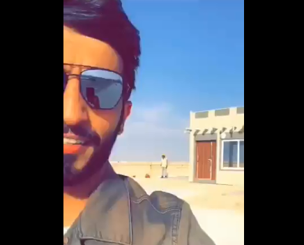 Саудовский строитель демонстрирует сборный дом