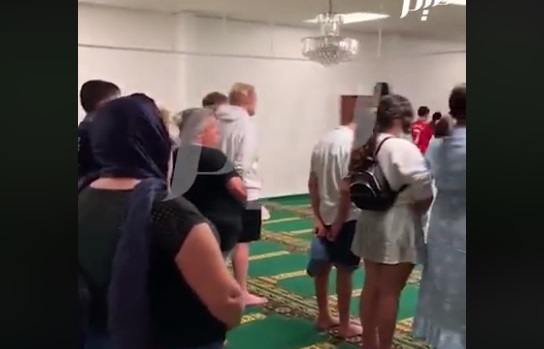 Намаз в одной из мечетей Новой Зеландии