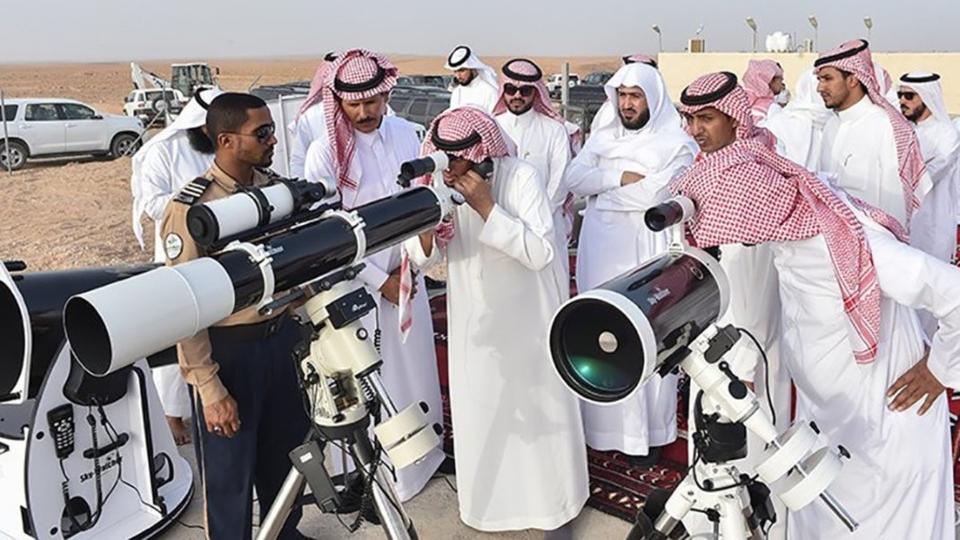 Представители саудовской обсерватории