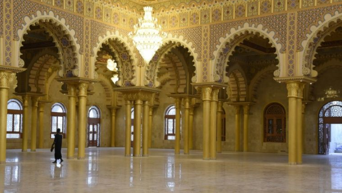 Интерьер новой мечети Дакара