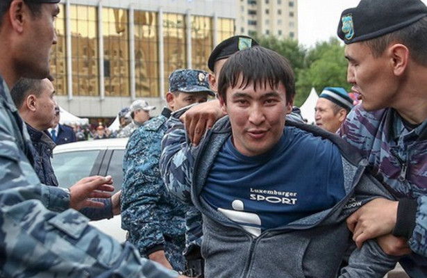 Казахи протестуют против китайской экспансии