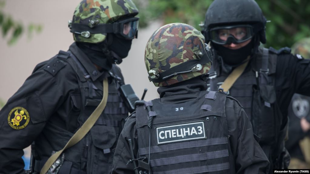 Сотрудники правоохранительных органов