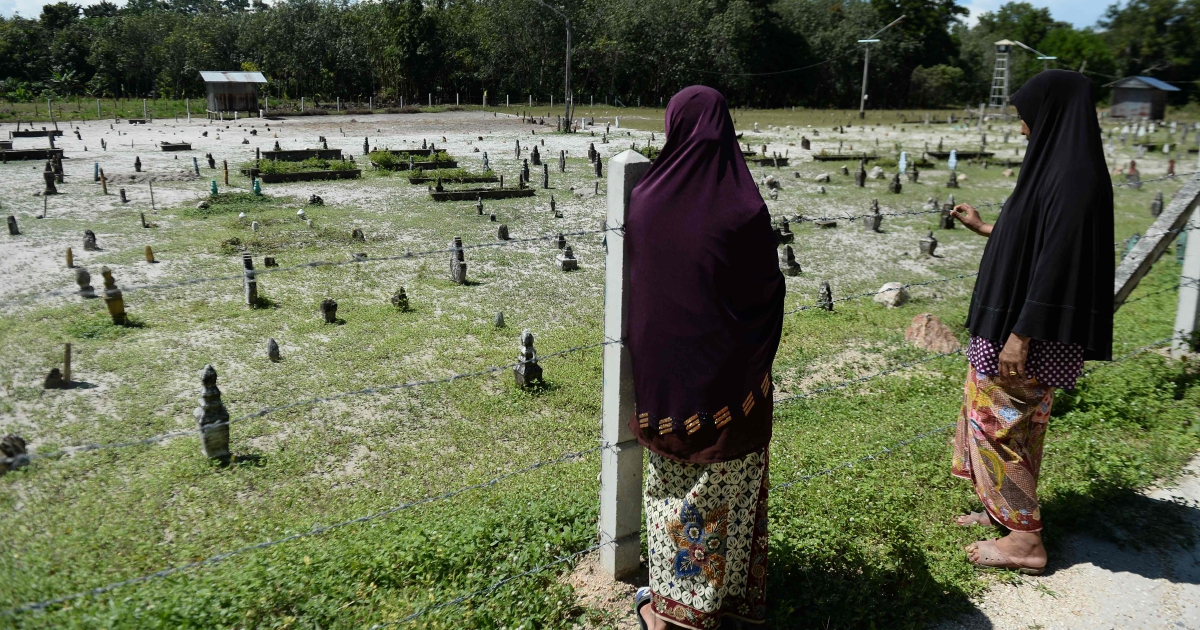 Тайские мусульманки вспоминают жертв расправы 2004 года