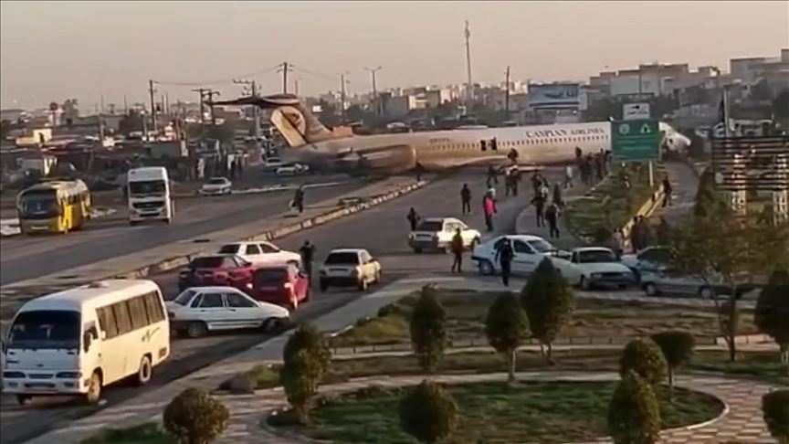 Самолёт Caspian Airlines выкатился на дорогу в Иране