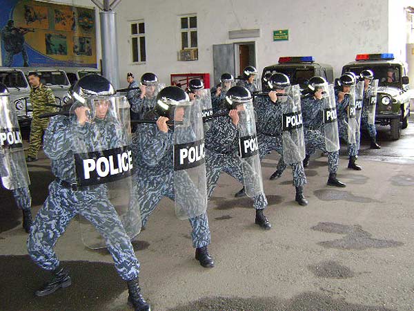 Сотрудники узбекской полиции