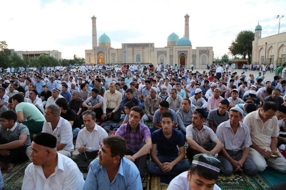 Пятничный намаз в Узбекистане