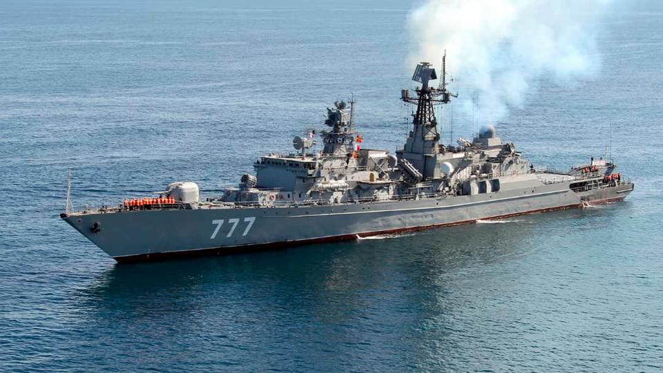 Иранские военный корабль