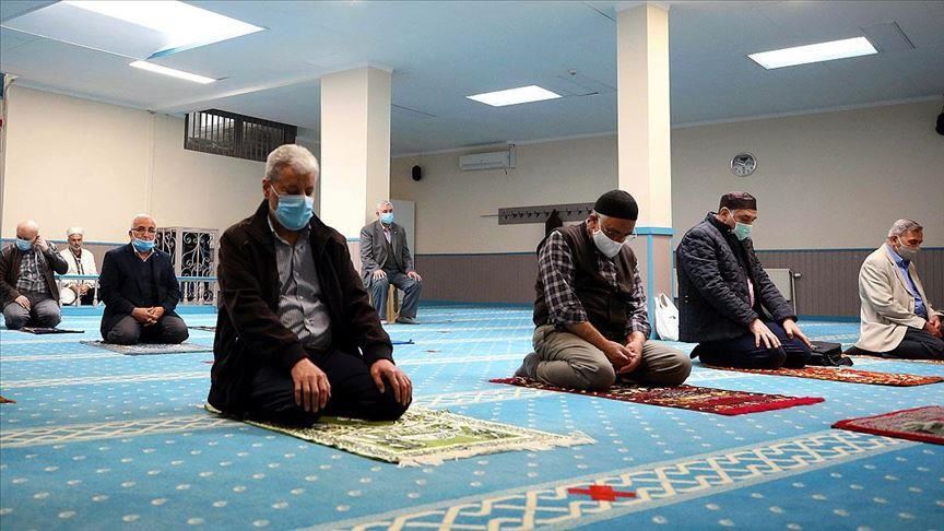Бельгийские мусульмане в мечети после снятия карантина