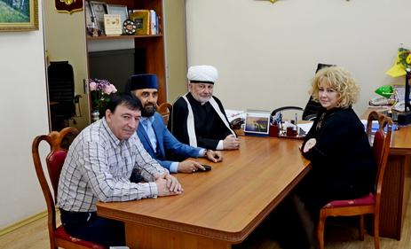 Глава Шуи Наталья Корягина с представителями мусульманской общины