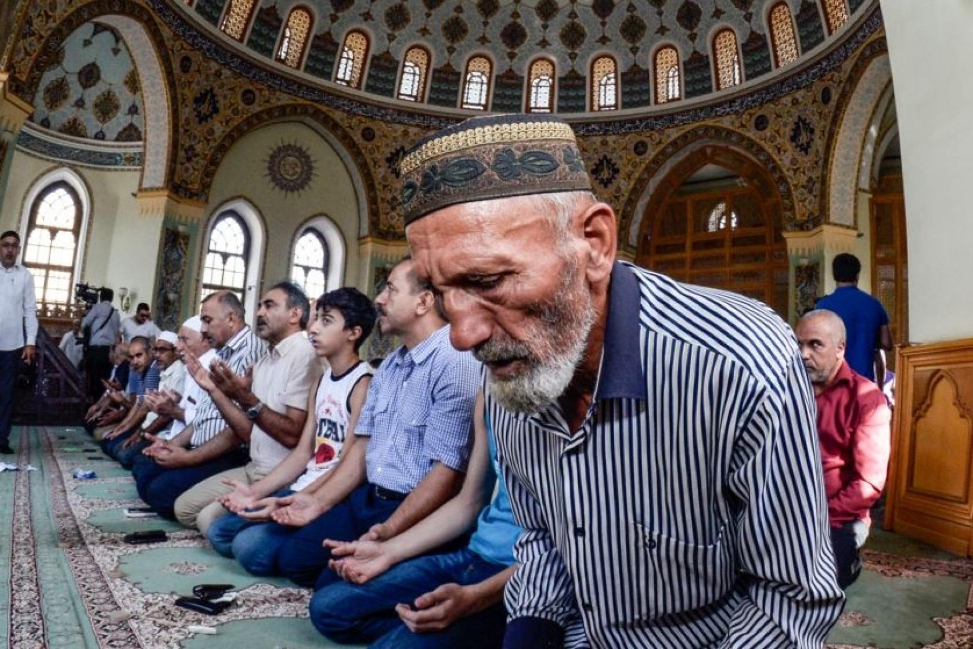 Мусульмане во время молитвы
