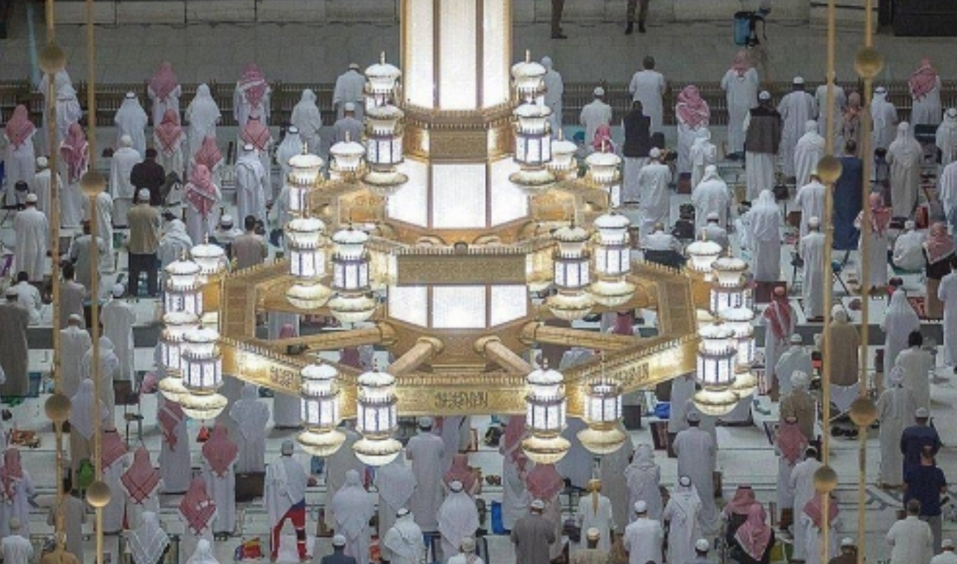 Новые светильники в святых местах Мекки