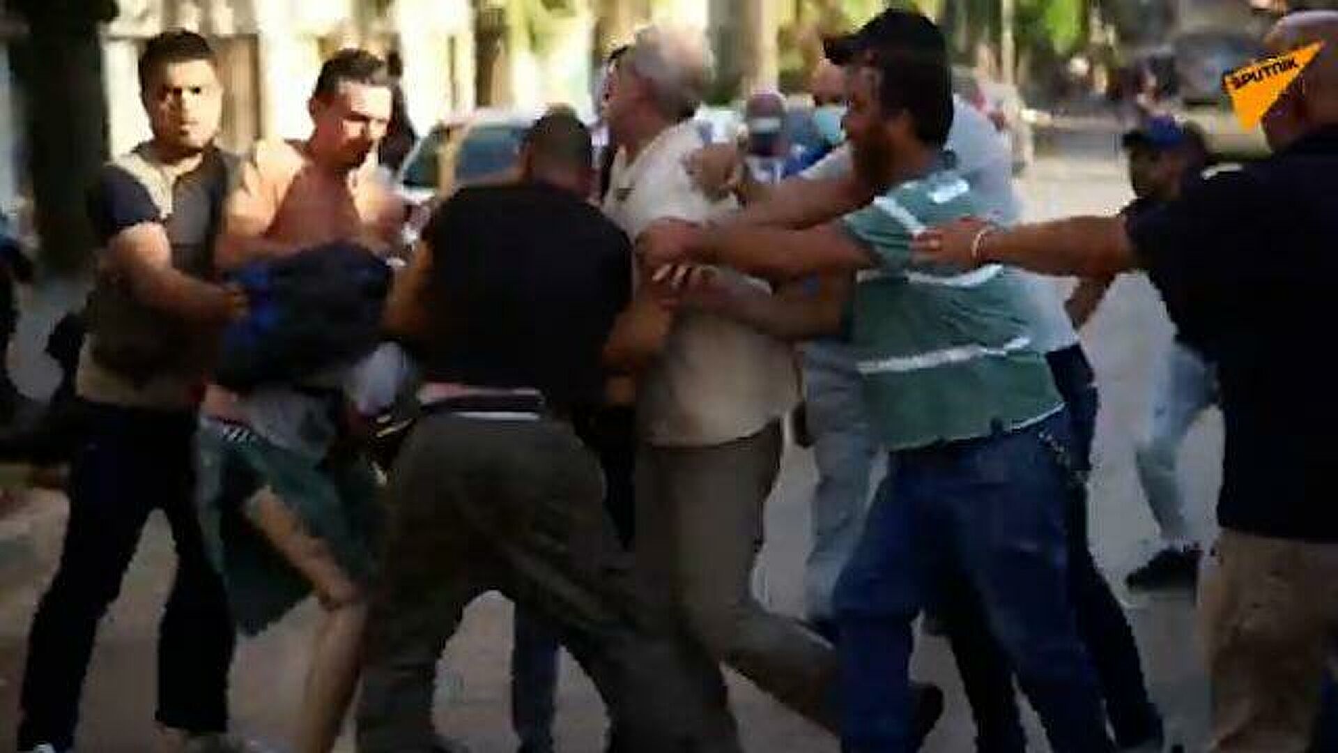 Избиение журналиста сторонниками Аббаса