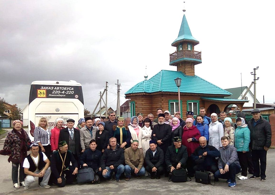 Посещение усадьбы в Юрт-Оры активистами татарских общественных объединений