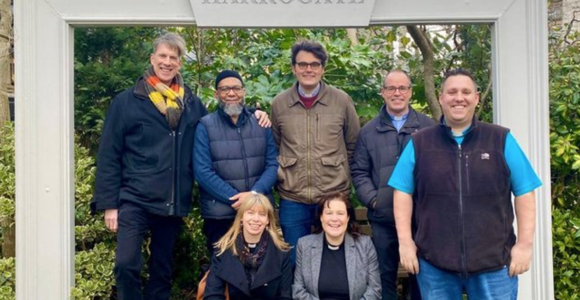 Имам Хасан Мухаммад в окружении настоятелей церквей