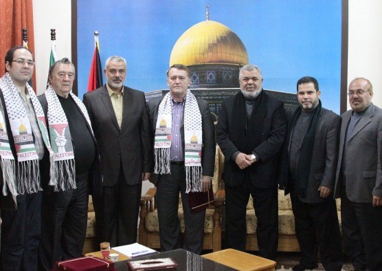 Лидер ХАМАС Исмаил Ханийя и мыслитель Шамиль Султанов (в центре)