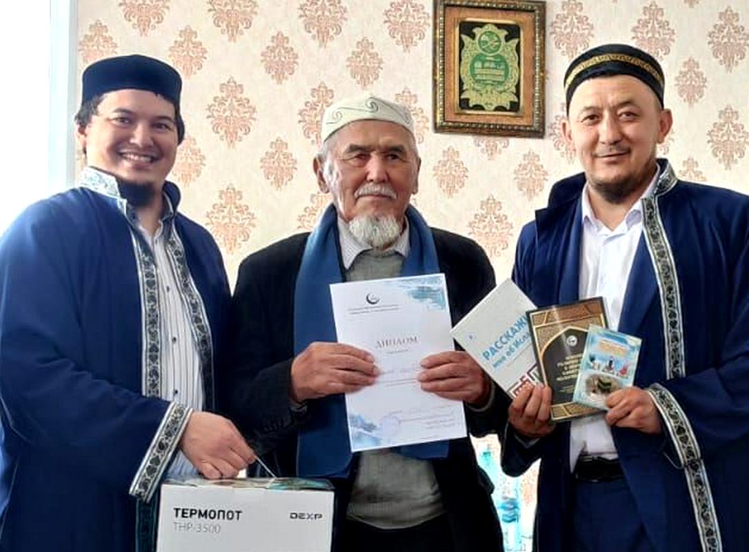 В 90 лет Самат-ага Альжанов сохранил бодрость тела и духа