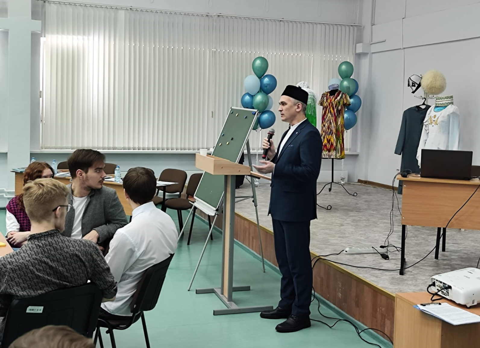 Имам открыл молодежную конференцию о межнациональных отношениях на Ямале