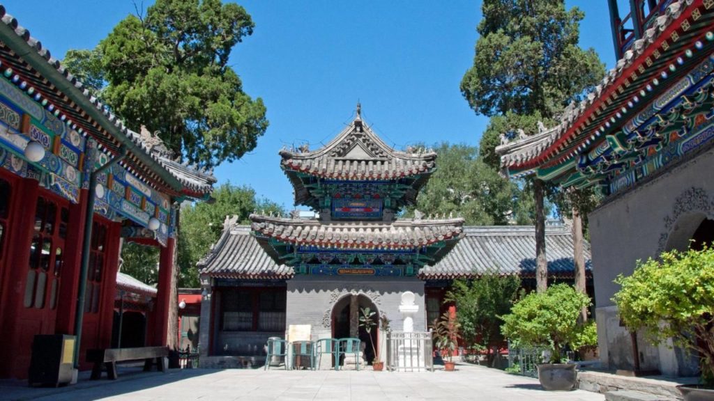 История мечетей Пекина восходит к 996 г., когда была построена Нюцзе – первая мечеть города