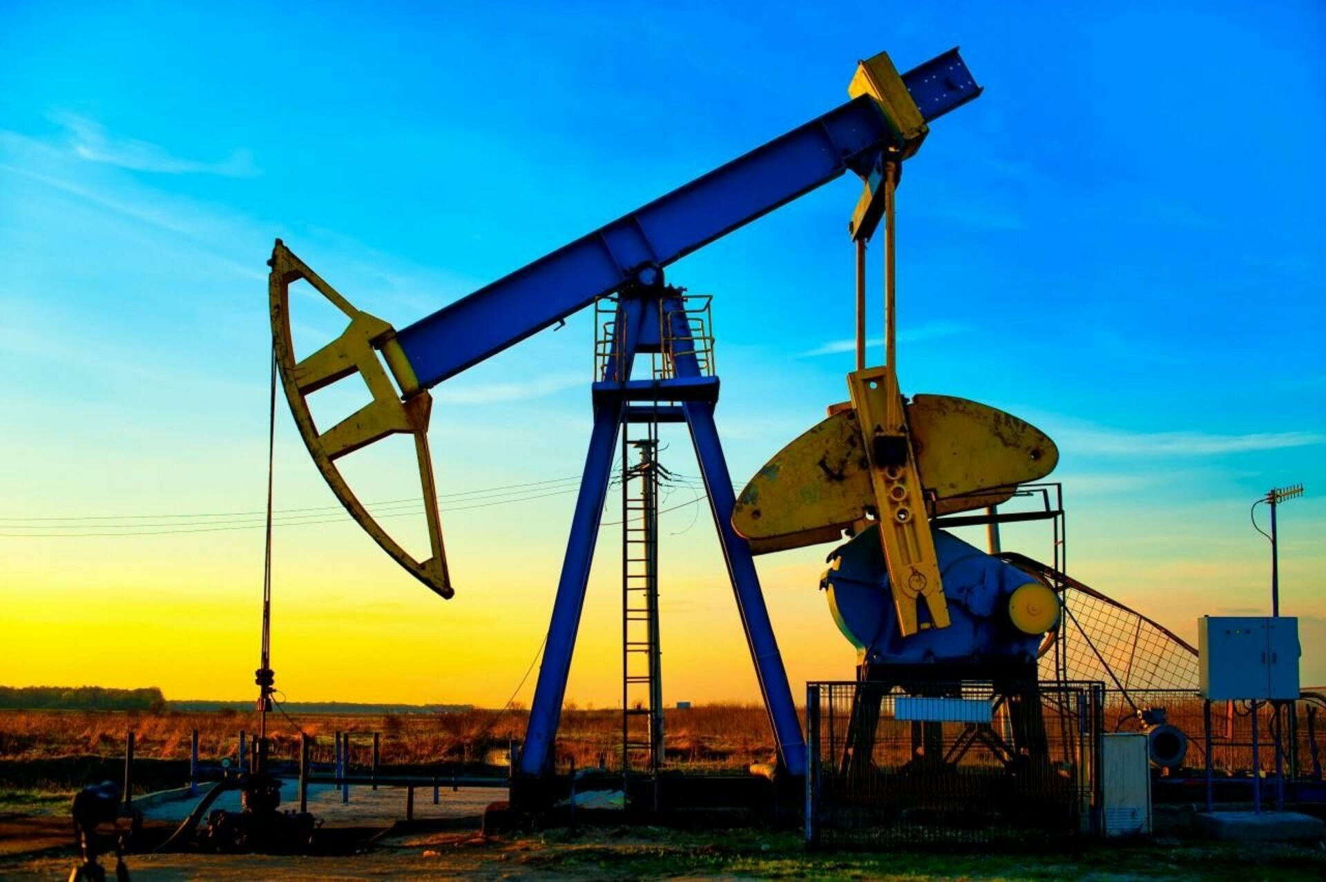 Россия и Саудовская Аравия планируют рекордное сокращение добычи нефти