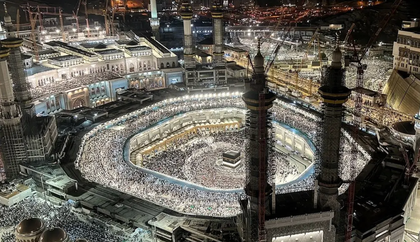 В саудовской аравии увидели луну 2024. Саудовская Аравия Мекка Кааба. Мечеть Аль-харам Саудовская Аравия. Мечеть Кааба. Саудовская Аравия Мекка и Медина.