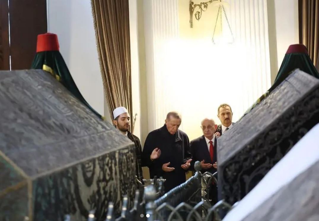Эрдоган у могилы Абдулхамида II