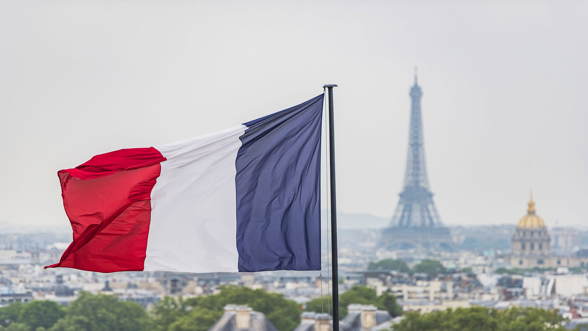Франция направила. Флаг Франции. Флаг Орлеанской Франции. Флаг Парижа. Россия и Франция.