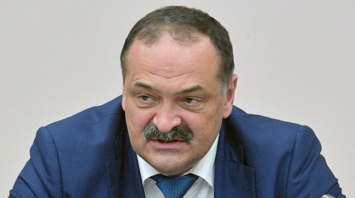 Меликов призвал ужесточить профилактику экстремизма и ксенофобии в Дагестане