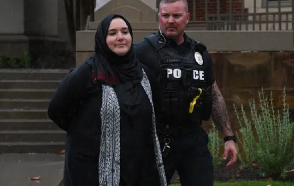 Мусульманка засудит полицию за публикацию ее фото без хиджаба