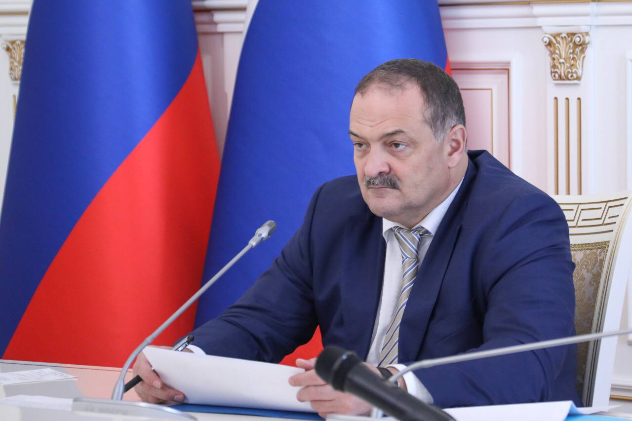 Глава Дагестана раскритиковал идею обесточить сотни незаконных домов