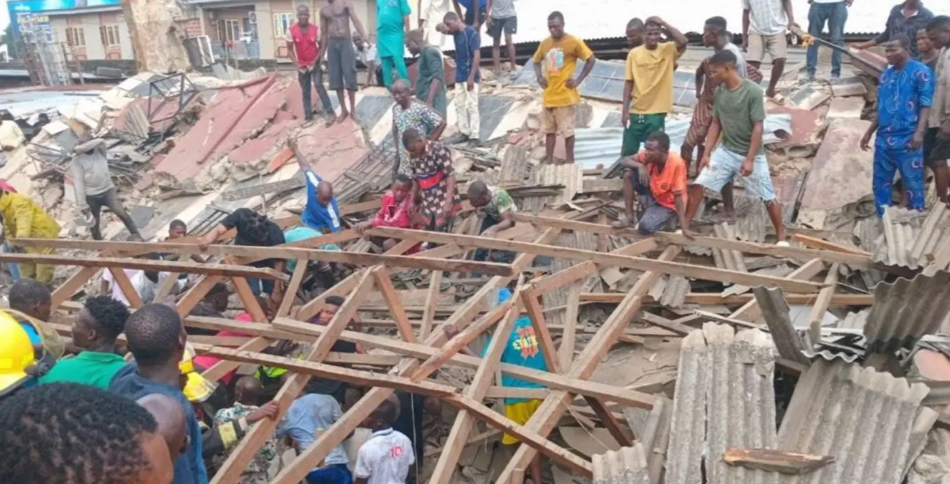 В Нигерии во время намаза потолок мечети обрушился на прихожан