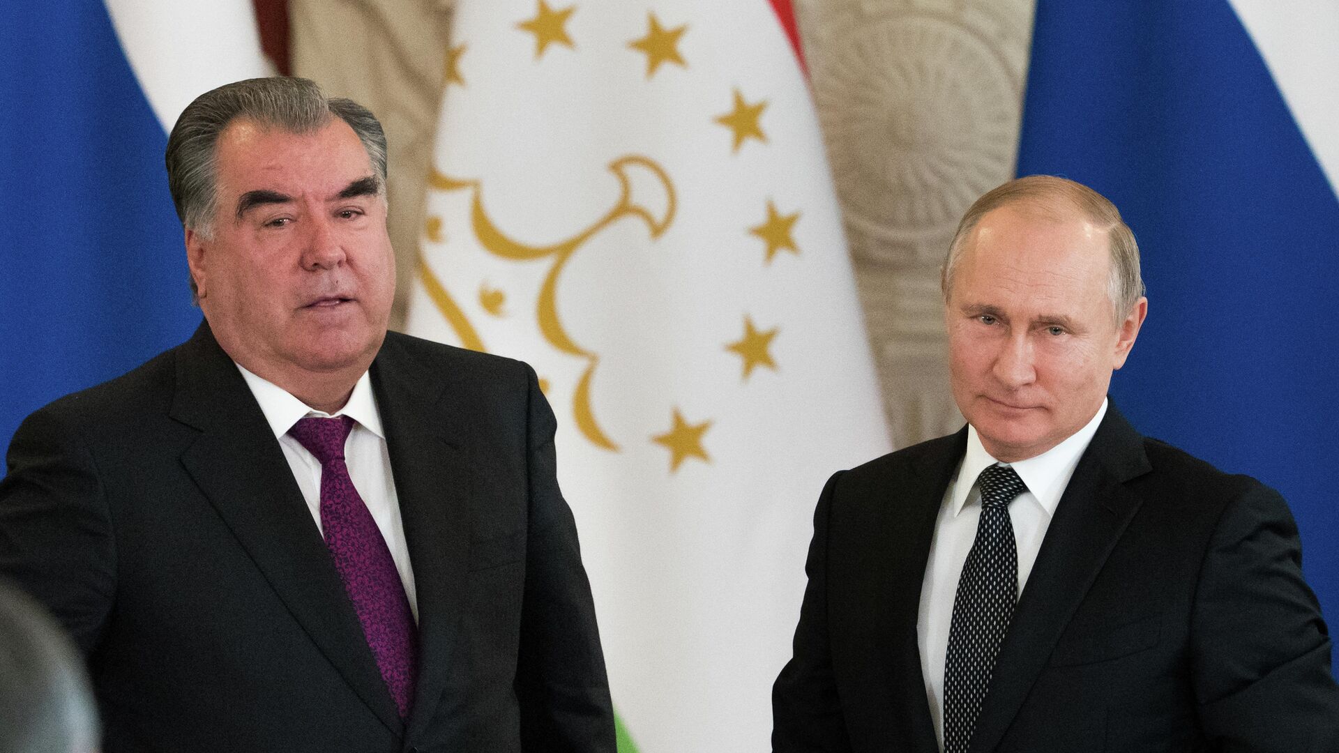 Лидеры России и Таджикистана обсудили попытки нагнетания ситуации вокруг трудовых мигрантов