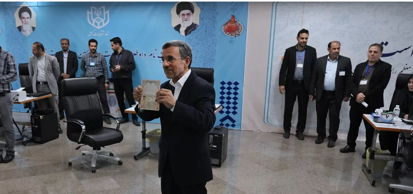 Ахмадинежад включился в президентскую гонку
