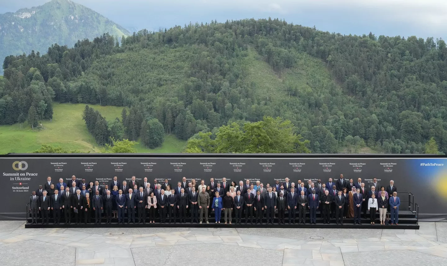 © Swiss MFA Общее фото участников саммита по Украине в Швейцарии