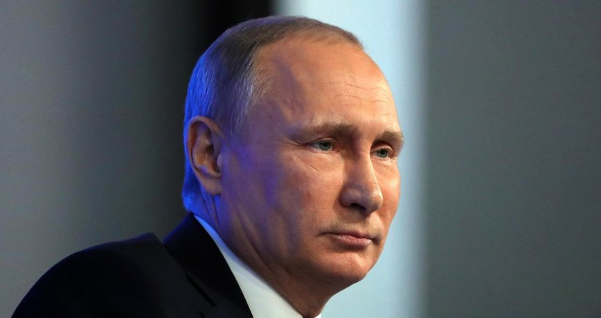 Владимир Путин. Фото: пресс-служба Кремля   Подробнее в ПГ: https://www.pnp.ru/social/2016/12/30/putin-vernul-v-gosdumu-zakon-o-kontingente-obuchayushhikhsya.html
