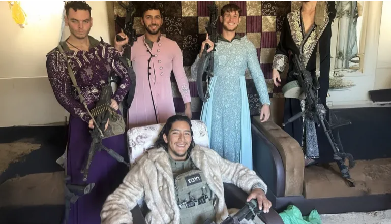 Израильские солдаты в доме ливанцев