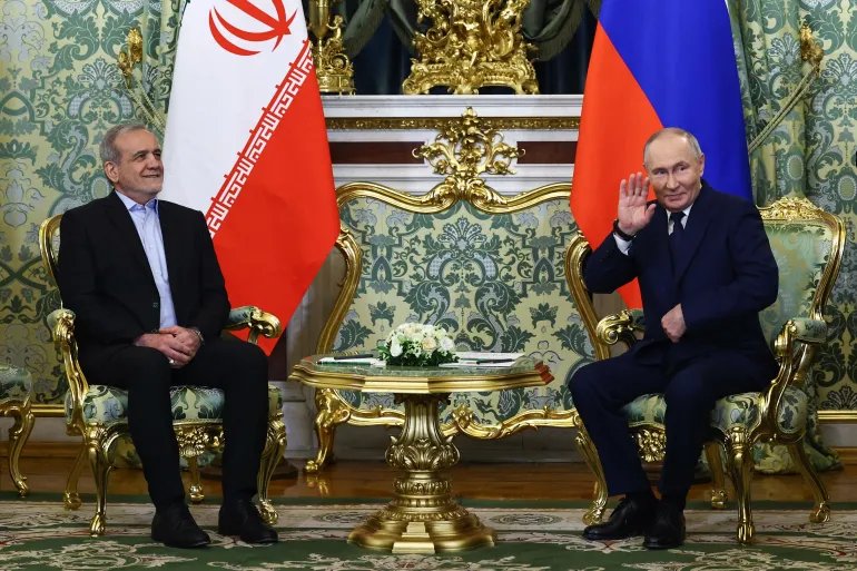 Президенты России Владимир Путин и Ирана Масуд Пезешкиан
