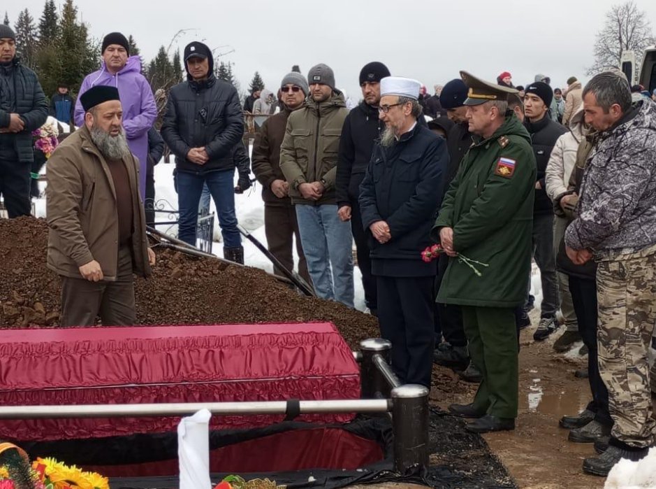 На похоронах участника СВО в Шали