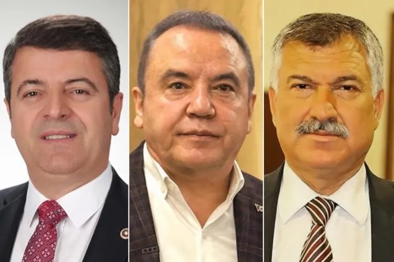 Зейдан Каралар (справа), Мухиттин Бечек (в центре) и Абдуррахман Тутдере