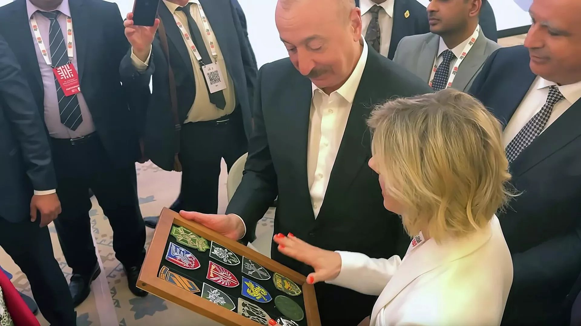 У президента Азербайджана появились шевроны ВСУ