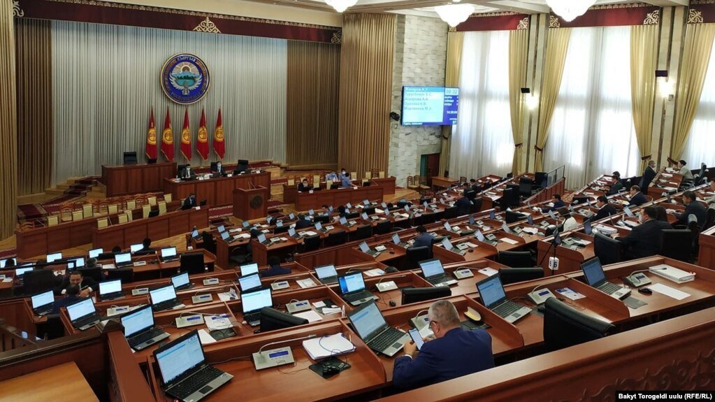 Парламент Киргизии, фото center.kg