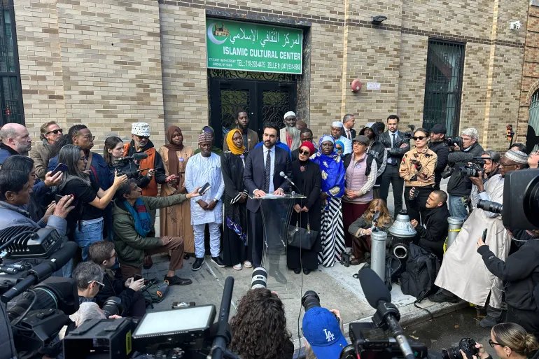 Кандидат в мэры Нью-Йорка Зохран Мамдани выступает в Исламском культурном центре Бронкса в пятницу, 24 октября 2025 года