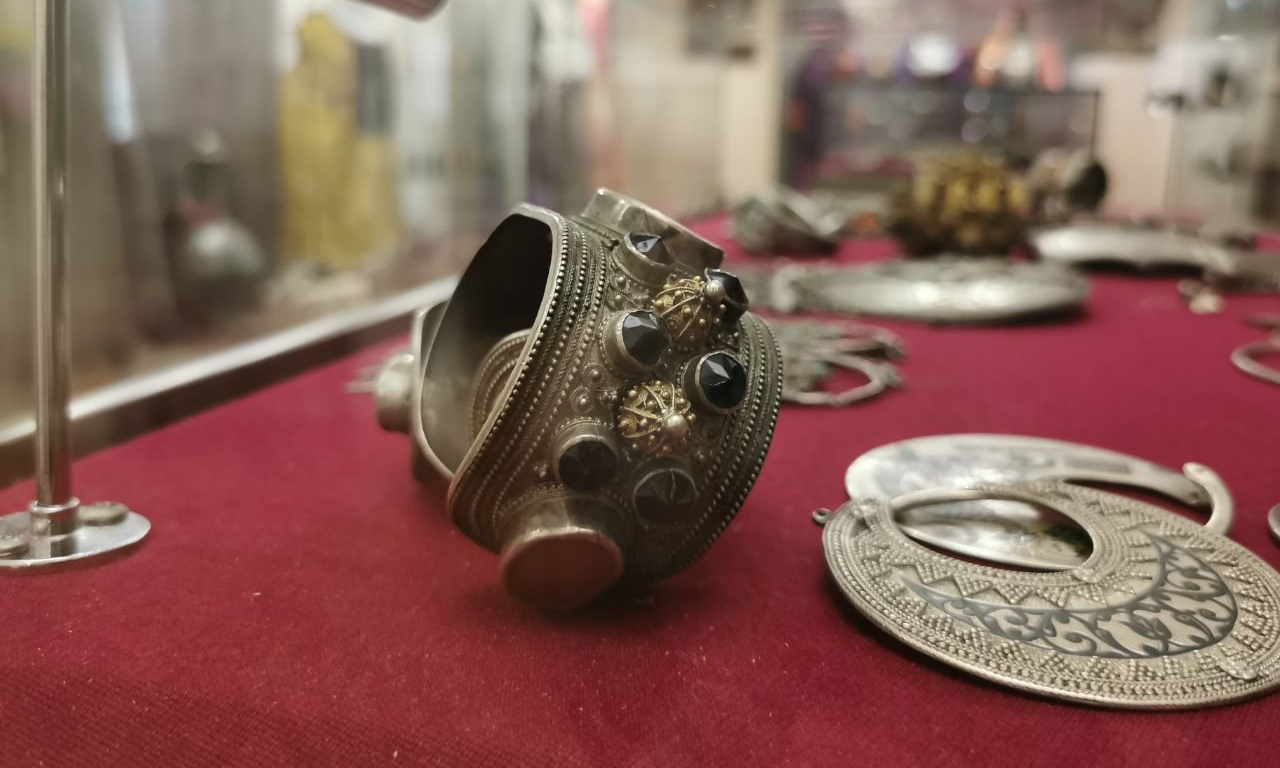 Серебряные украшения из коллекцию музея имени Алибека Тахо-Годи, фото dagmuzey.ru